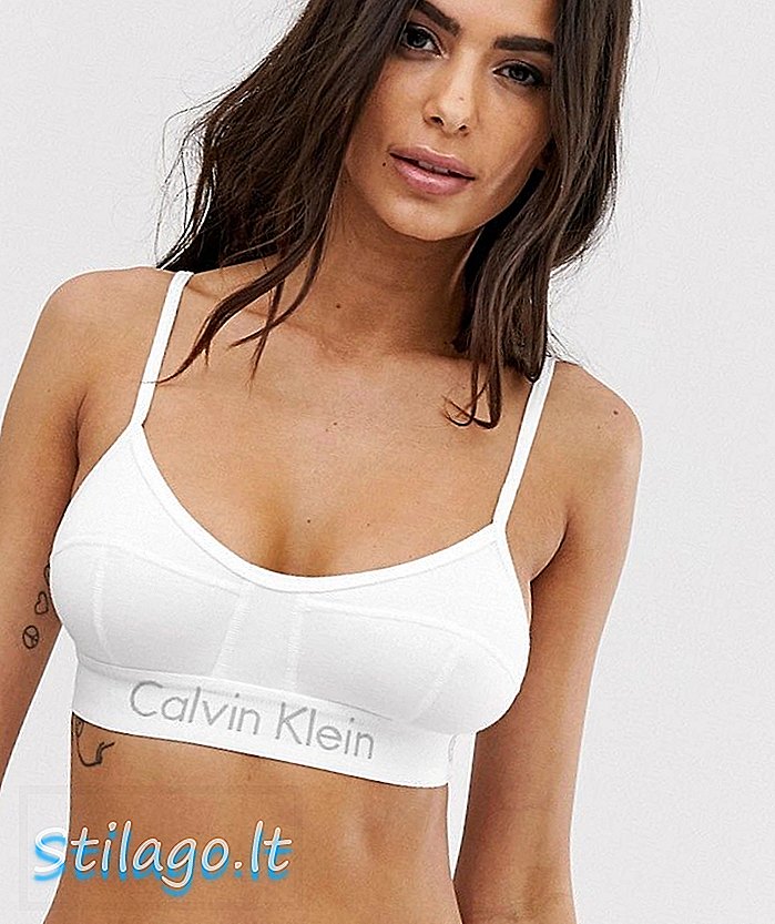 Calvin Klein ลำตัวเป็นรูปสามเหลี่ยมสีขาว