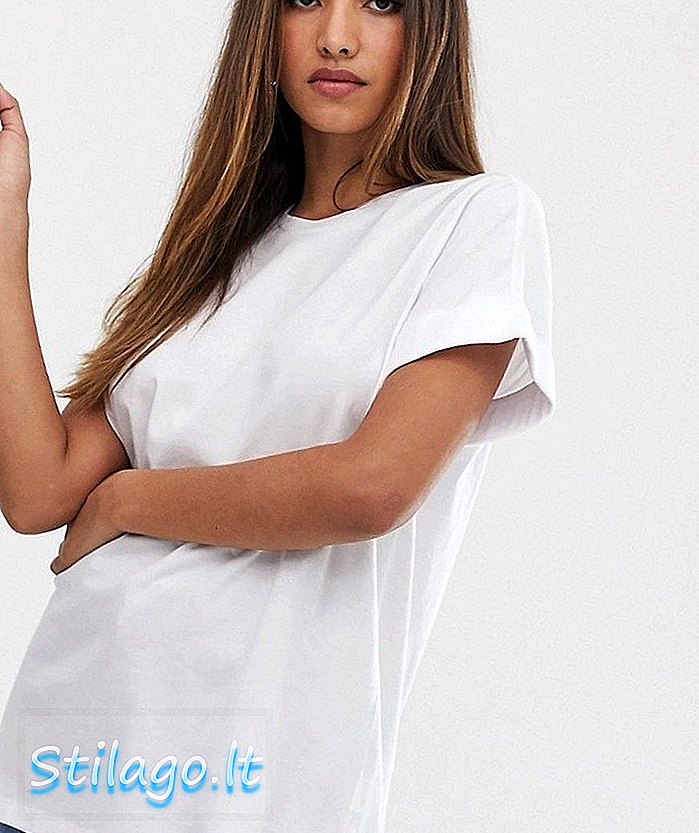 ASOS DESIGN เสื้อยืดแฟนไซส์ใหญ่ที่มีแขนเสื้อเป็นม้วนสีขาว