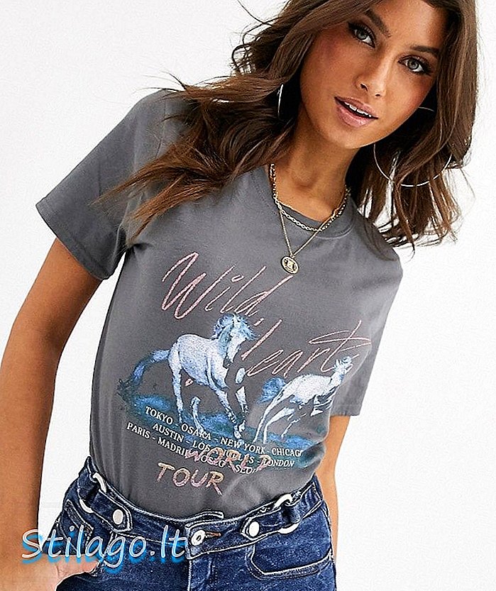 कोळशाच्या-तपकिरी रंगात गहाळ ग्राफिक प्रिंट केलेला टी-शर्ट