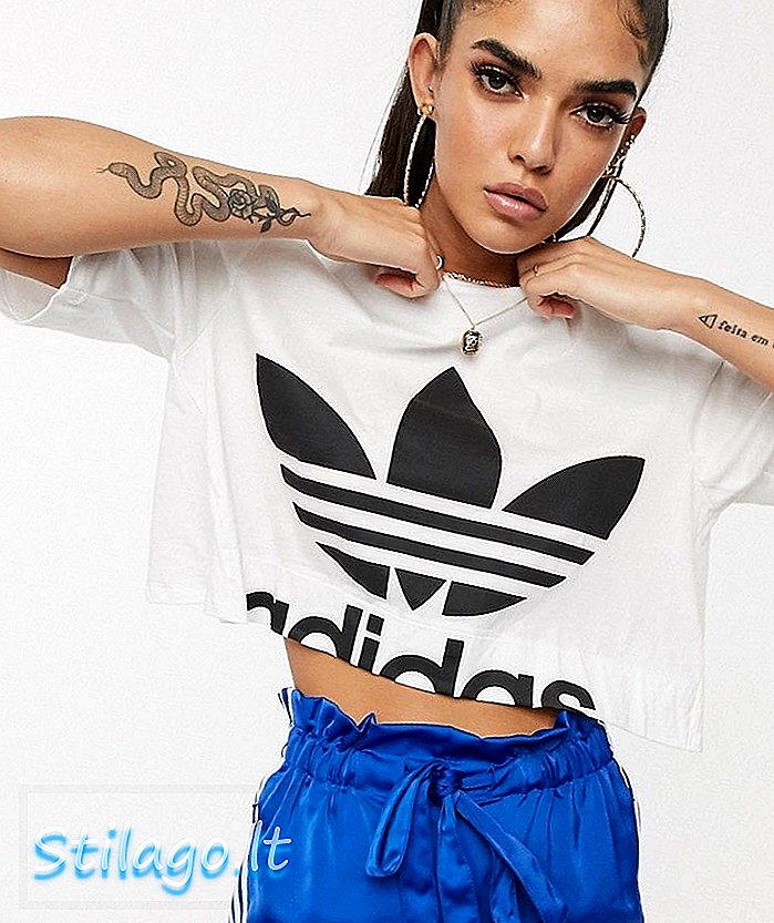 adidas Originals Bellista memakai t-shirt trefoil berwarna putih