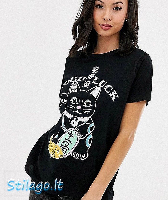 काळ्या रंगात भाग्यवान मांजरी प्रिंटसह एएसओएस डिझाईन टी-शर्ट