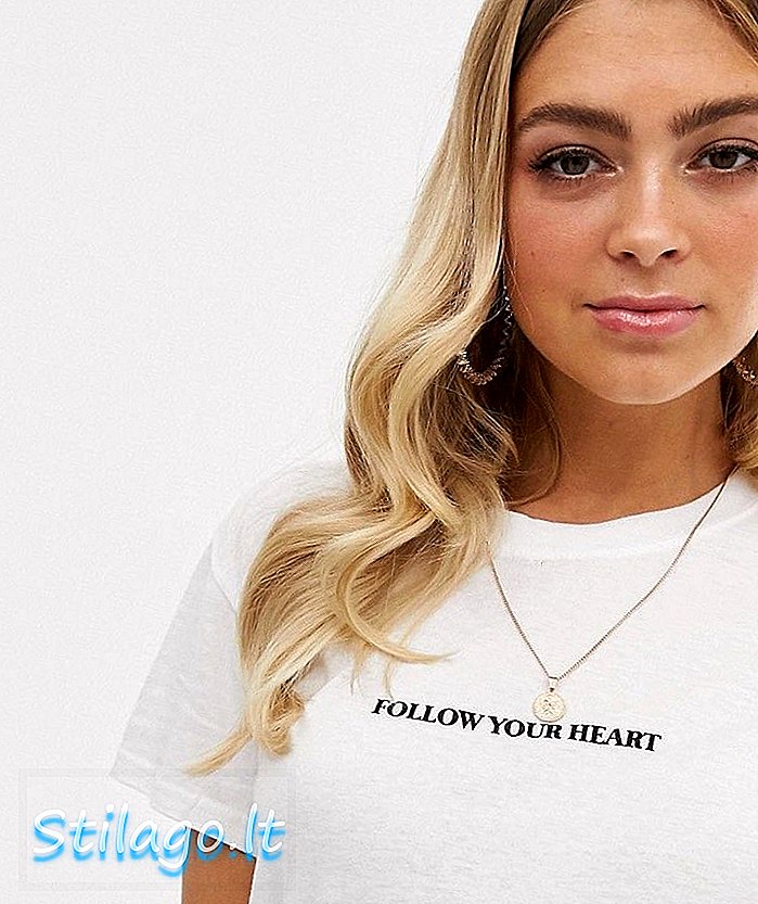 Boohoo t-skjorte med følg hjerteslogan i hvitt