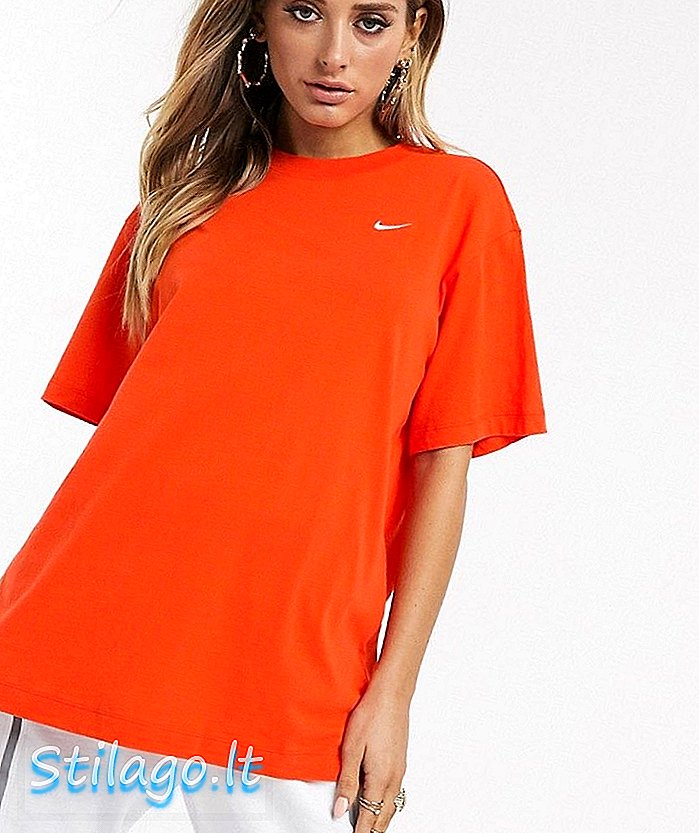 T-shirt Nike berwarna jingga mini swoosh