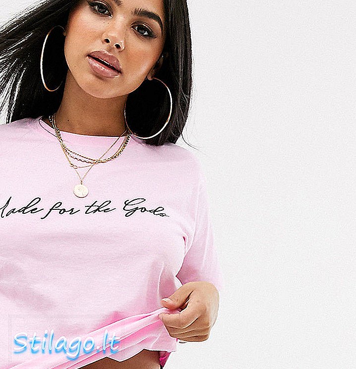 Boohoo Petite αποκλειστικό μπλουζάκι με σλόγκαν για τους θεούς σε ροζ-λευκό