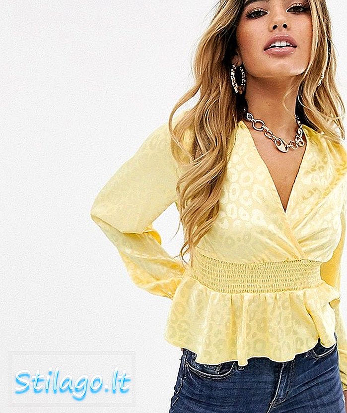 Blouse en satin Missguided avec taille froncée et ourlet basque en imprimé animal jaune