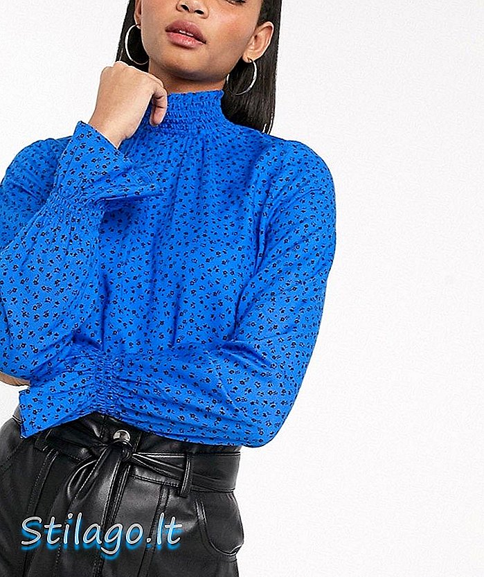 Vero Moda korkea kaulapusero, jossa rypytetyt hihansuut sinisessä värikkäässä kukka-monivärisessä