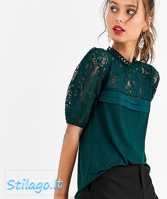 Áo blouse với lòng đỏ ren màu xanh lá cây