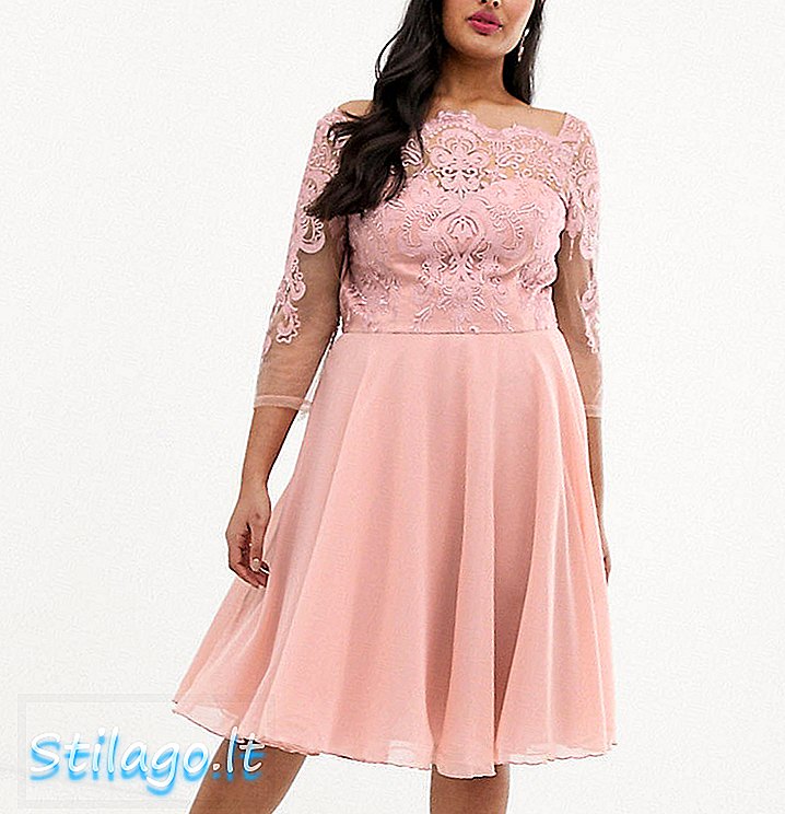 Chi Chi London Plus prémiové krajkové šaty midi s šifónovou sukní v růžové barvě