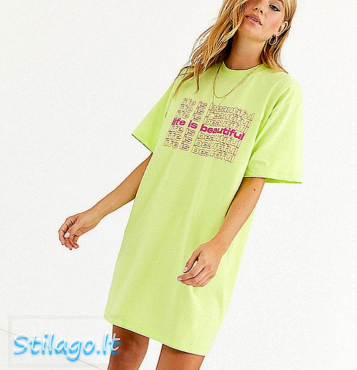 „LIFE IS BEAUTIFUL“ yra marškinėlių suknelė su atspausdintu logotipu - žalia