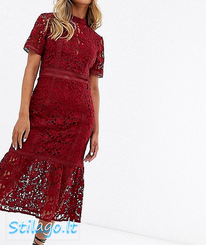 रास्पबेरी-रेडमध्ये कायमस्वरुपी नवीन लेस मिडी पॅनेल ड्रेस
