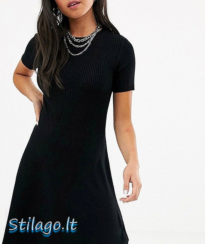 Хаљина од плетене мајице кратких рукава-црна