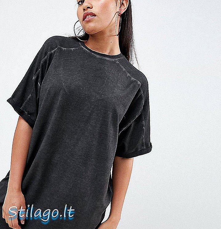ASOS DESIGN Petite T-shirtjurk met opgerolde mouwen en zwarte wassing