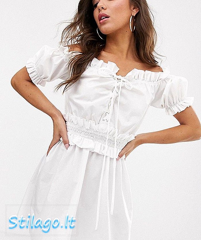 PrettyLittleMengambil gaun pelayan susu bardot dengan renda putih