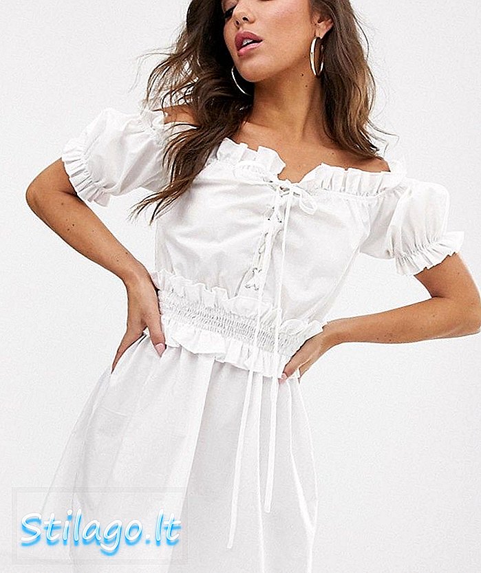 Vestido Bardot de sirvienta PrettyLittleThing con encaje en blanco