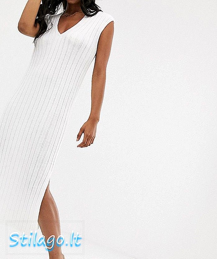 V 넥 크림을 사용한 Boohoo 독점 민소매 니트 미디 드레스