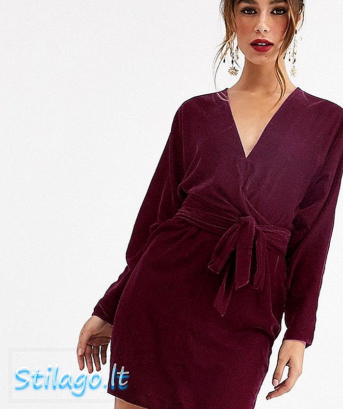 ASOS DESIGN - Mini-jurk met vleermuismouwen en wikkelband in fluweelcrème