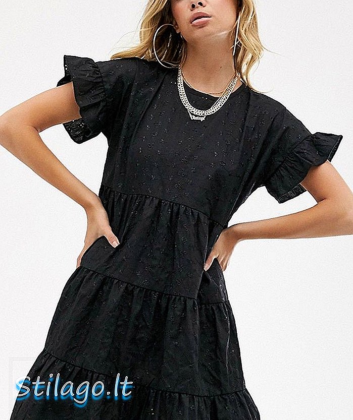 Φόρεμα μπλουζάκι PrettyLittleThing σε μαύρο χρώμα