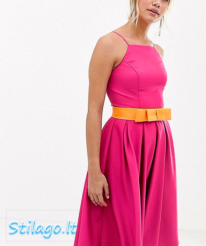 Chi Chi London pinny maturalna haljina s kontrastnim pojasom u ružičastoj boji