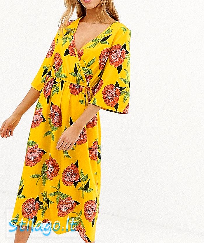 पिवळ्या फुलांमध्ये फ्लेर्ड स्लीव्हसह प्रभाव रैप मिडी ड्रेस