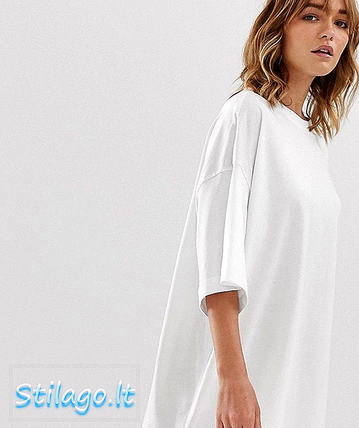 पांढर्‍या रंगात वीक डेचा विशाल टी-शर्ट ड्रेस