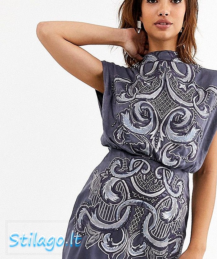 एएसओएस डिझाईनने साटन-नेव्हीमध्ये उच्च मानेची भरतकामा मिनी ड्रेस घातली