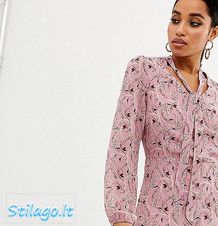 Boohoo Petite exklusiv skiftklänning med fitta i rosa blommor-Multi