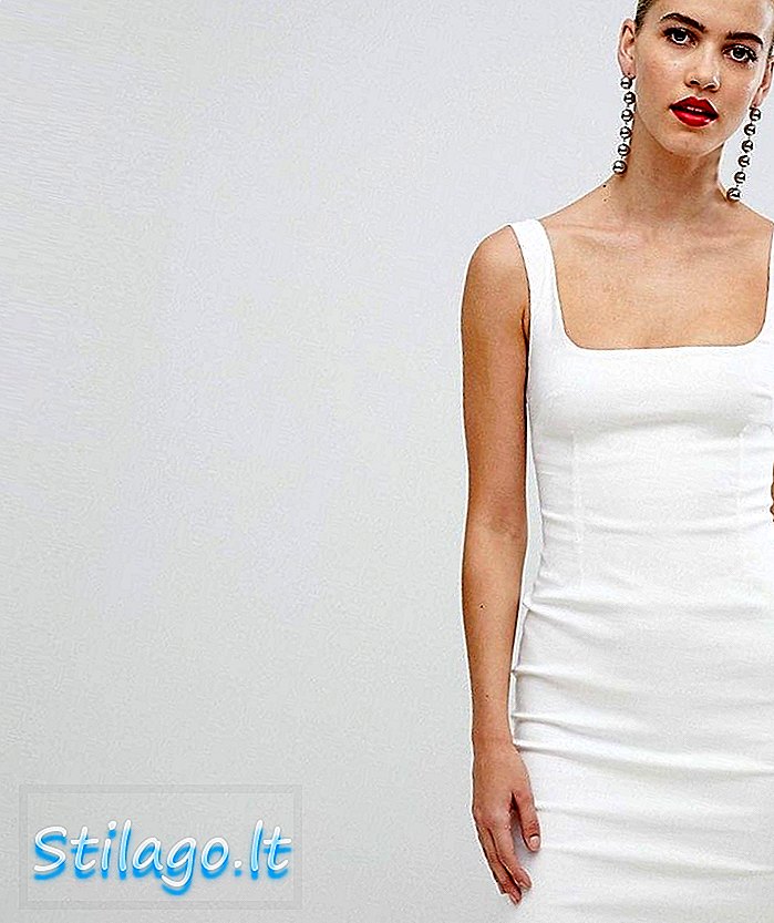 فستان قصير باللون الأبيض