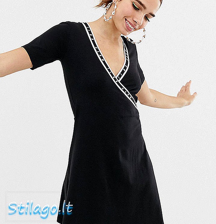 COLLUSION فستان ملفوف من الجيرسي وقميص واسع باللون الأسود