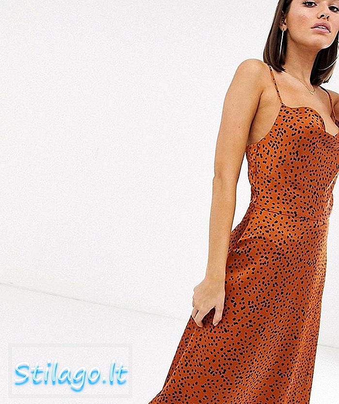 폴카 도트 프린트 베이지의 비대칭 밑단 미스 카울 넥 슬립 드레스
