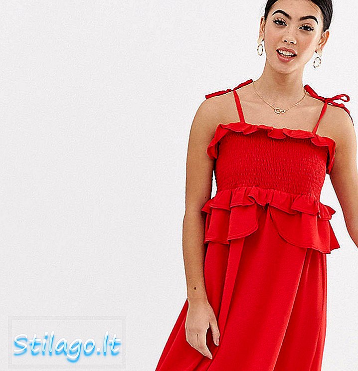 Lost Ink Petite Cami-klänning med smocking och frill detalj-röd