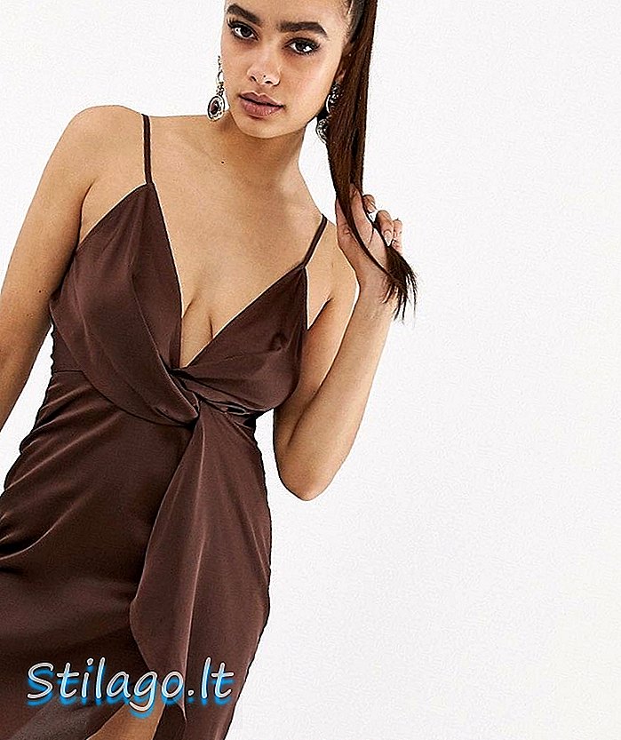 Missguided - Mini-robe en satin torsadé sur le devant en marron chocolat