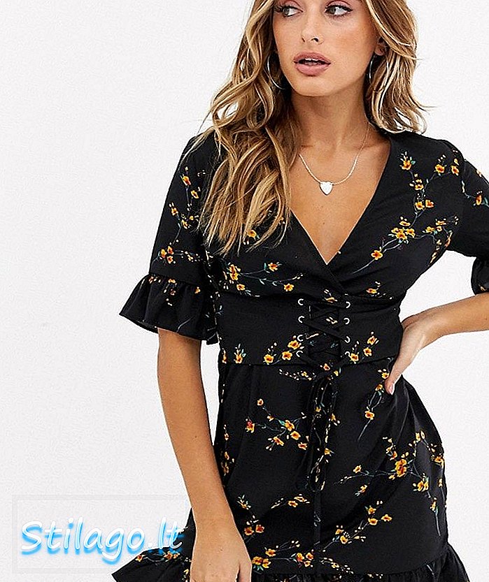 PrettyLittleThing Teekleid mit Rüschensaum und Korsett-Taille in schwarzem Blumen-Multi