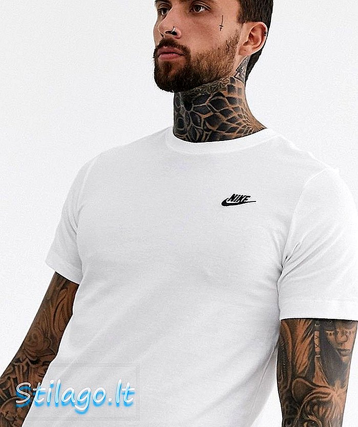 Camiseta Nike Club Futura en blanco