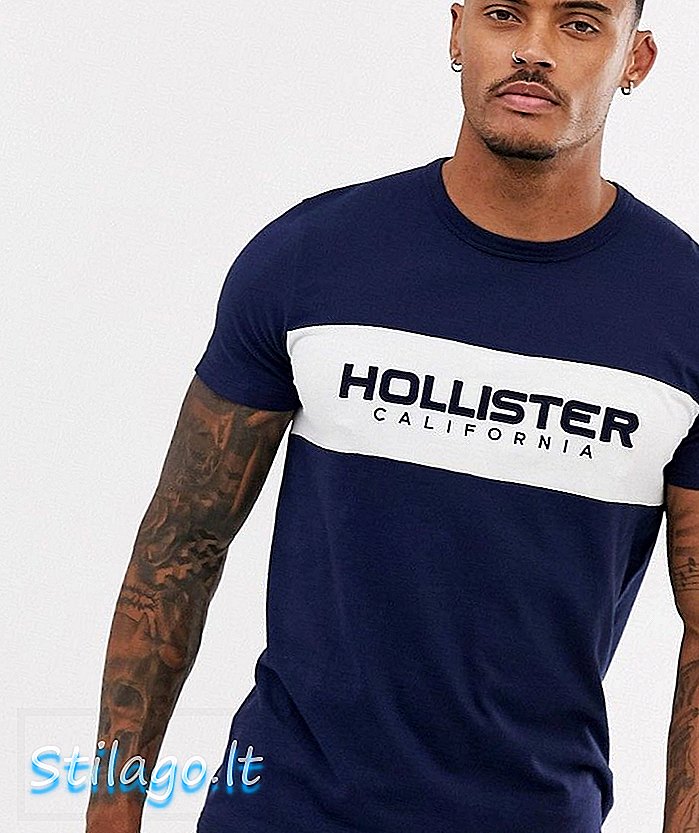 नेव्ही ब्लॉकमध्ये होलीस्टर टेक लोगो चेस्ट पट्टी टी-शर्ट