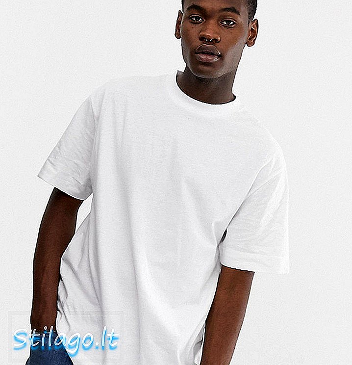 रंग पांढरा मध्ये उंच नियमित फिट टी-शर्ट