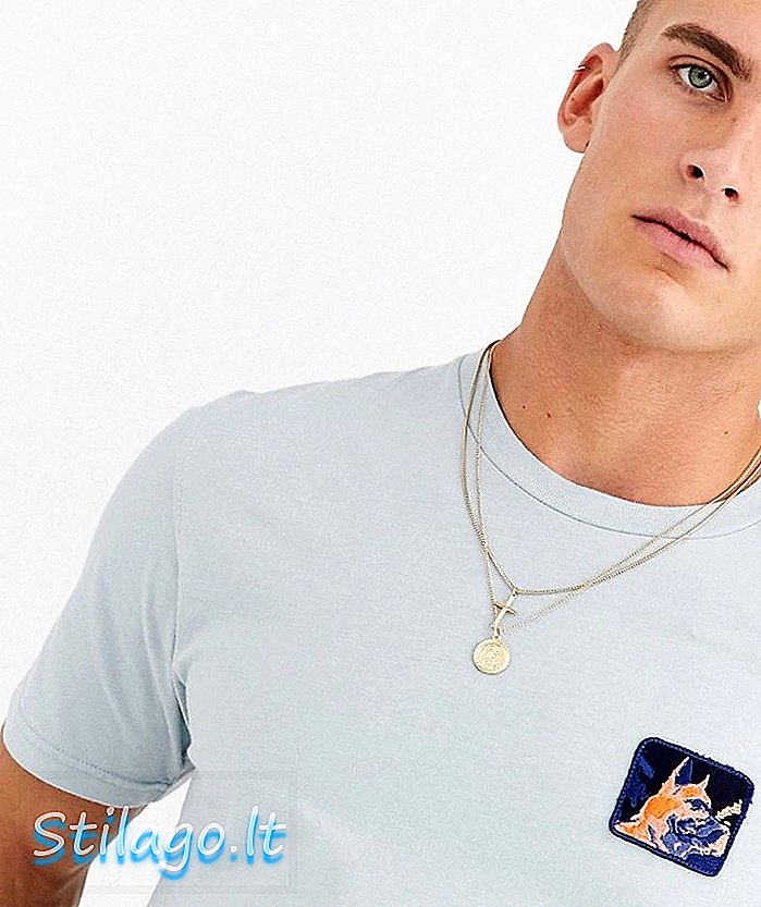 T-shirt Pull & Bear dengan cetakan dada berwarna biru muda