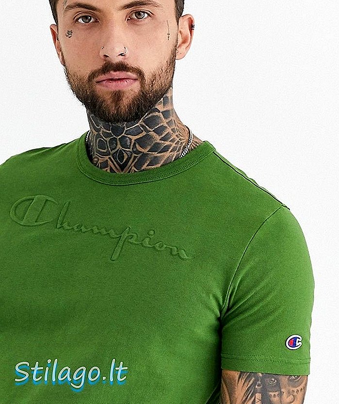A Champion Reverse Weave halvány, zöld színű, logóval ellátott, legénység nélküli póló