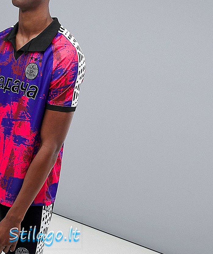 ASOS 4505 Fußball-T-Shirt mit Allover-Print-Pink