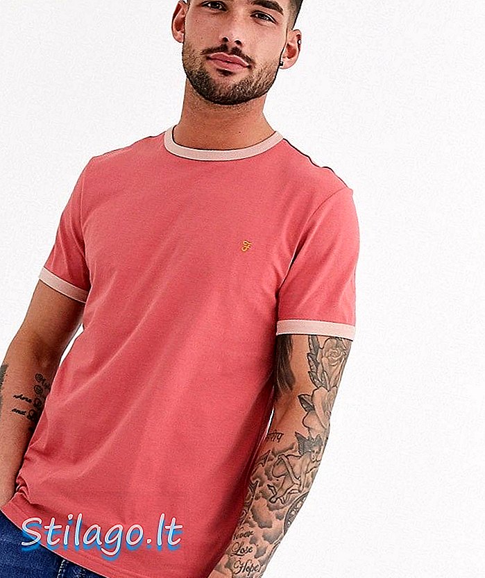 फराह ग्रोव्स क्रू पिंक टी-शर्ट में गुलाबी