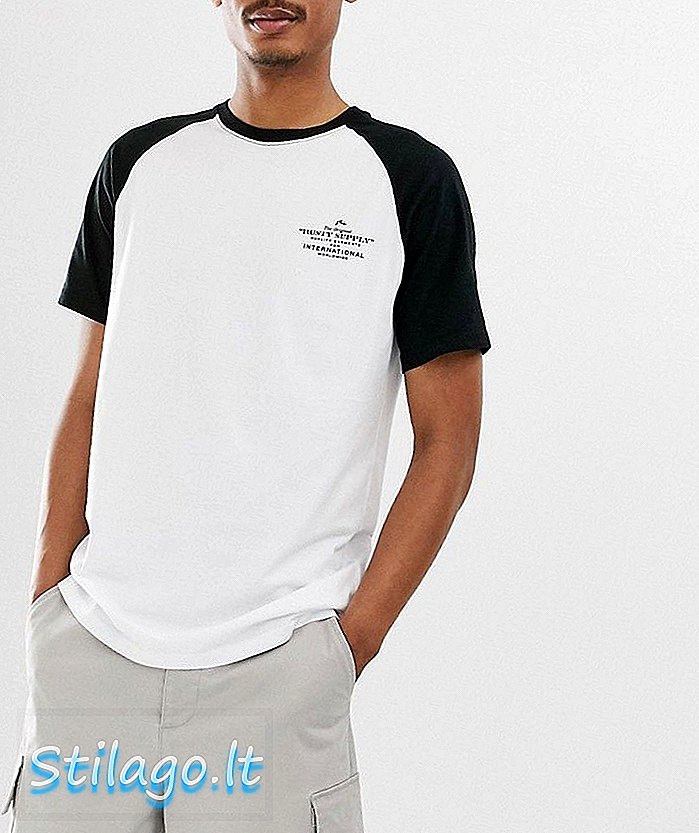 ब्लॅक अँड व्हाईट मध्ये गंजलेला ग्राफिक टी-शर्ट
