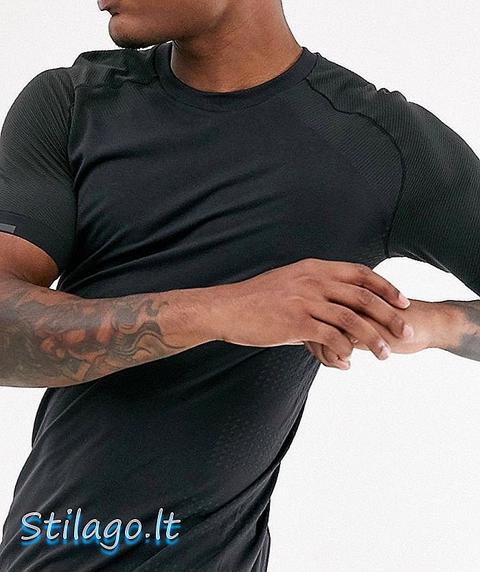 adidas ultra primeknit t-shirt in zwart