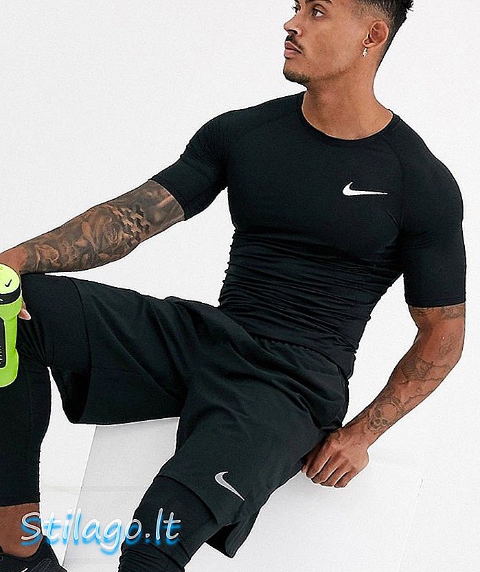 Nike Pro Training baselayer T-shirt in zwart