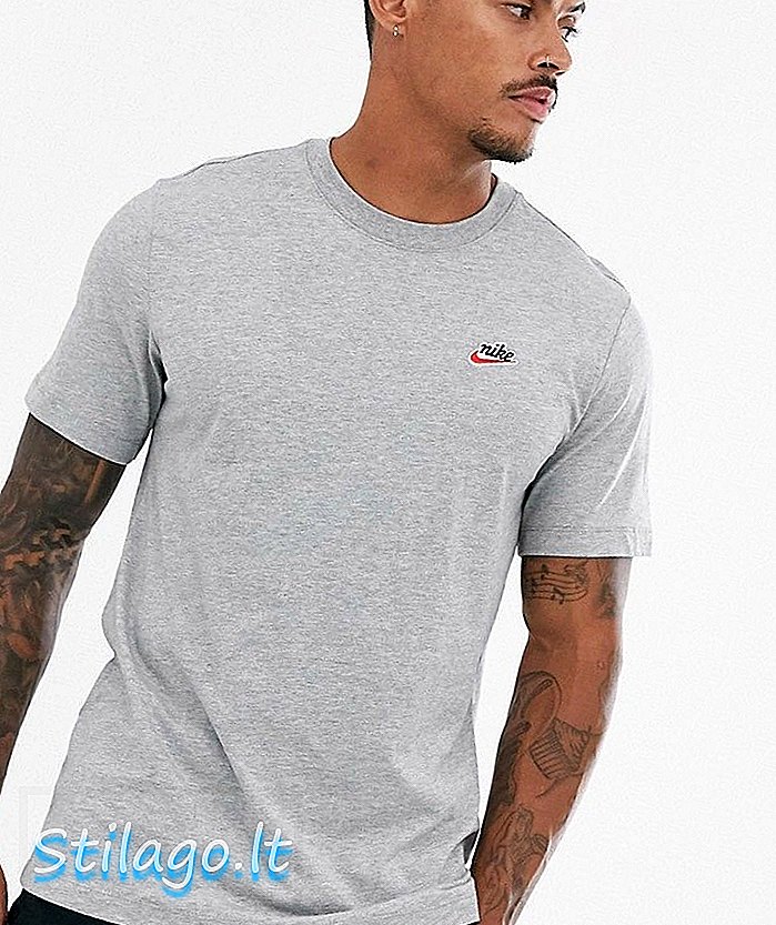 T-shirt logo kontras Nike berwarna kelabu