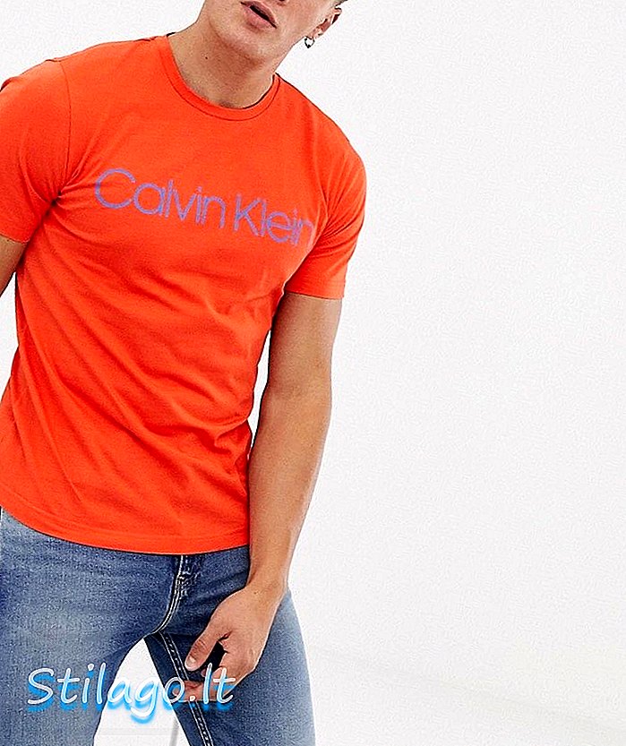 Kaos depan logo Calvin Klein berwarna oranye