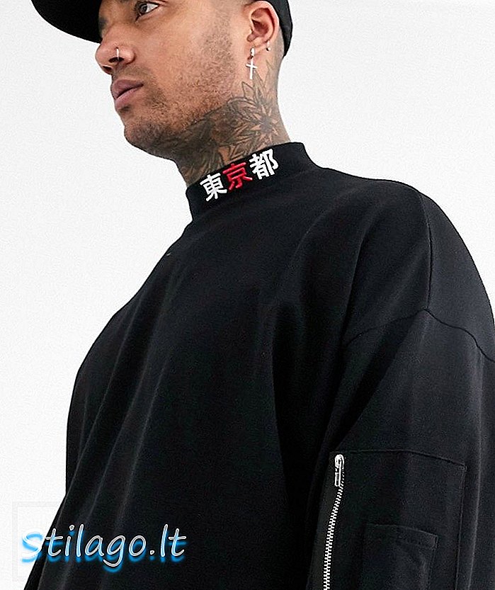 „ASOS DESIGN“ negabaritiniai sunkiasvoriai marškinėliai ilgomis rankovėmis su vėžlio kaklu su japonišku tekstu ir juodos spalvos MA1 kišenė