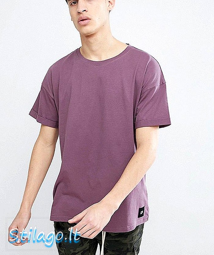 Birželio 6 d. Tamsiai violetinės spalvos per dideli marškinėliai