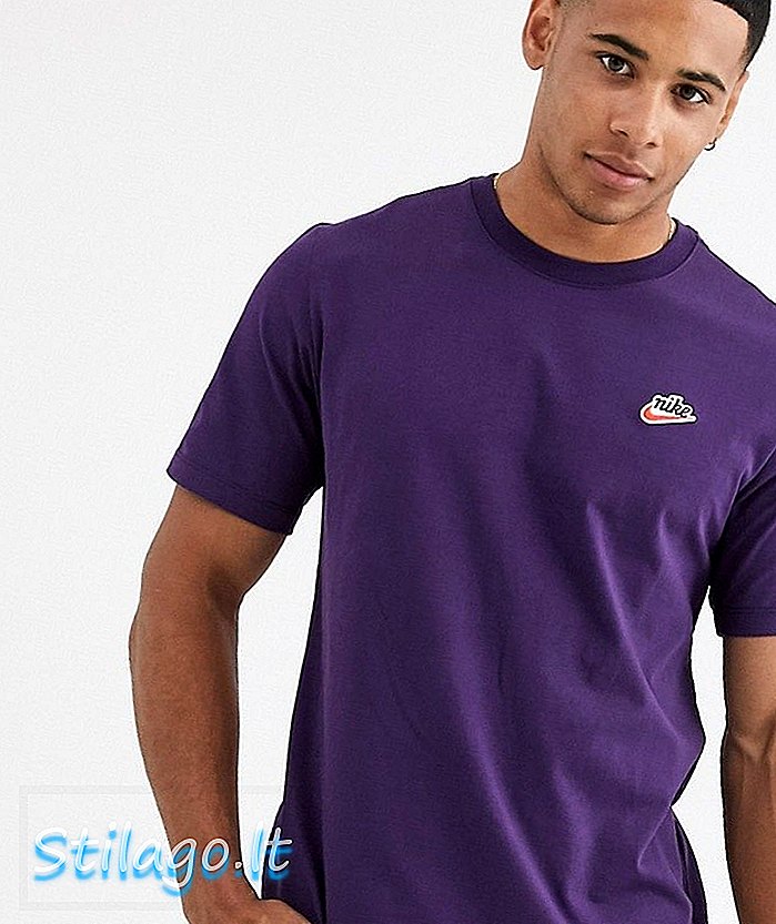 जांभळ्या रंगात नायके हेरिटेज टी-शर्ट