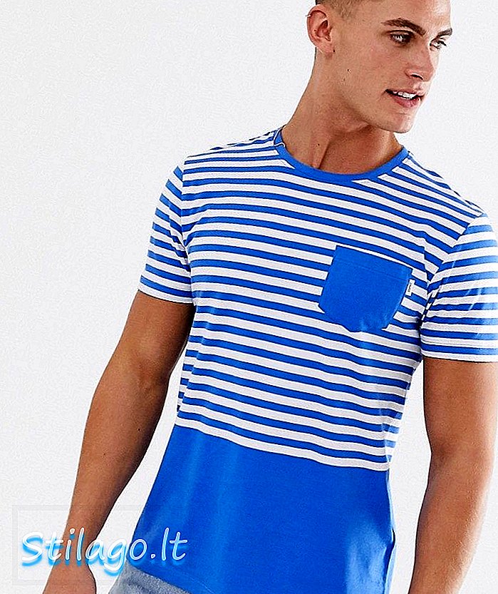 밝은 파란색의 해상 스트라이프가있는 에스프리 티셔츠