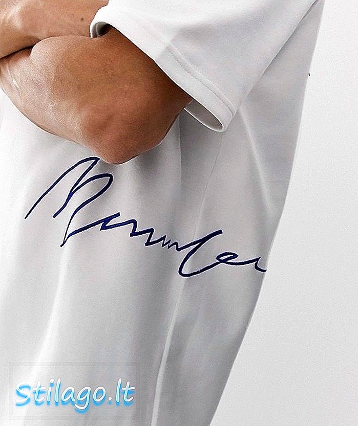 T-shirt firmata Mennace in bianco