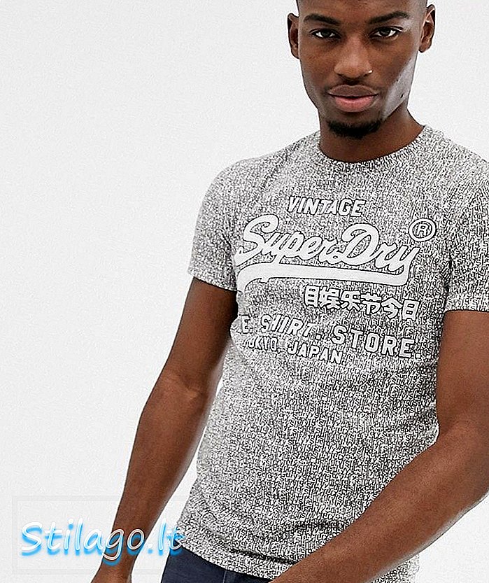 Superdry - T-shirt imprimé logo sur l'ensemble en blanc